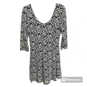 Young Threads Black Cream Floral Lace Dress NWT Size M 3/4 Sleeve A Line Circle